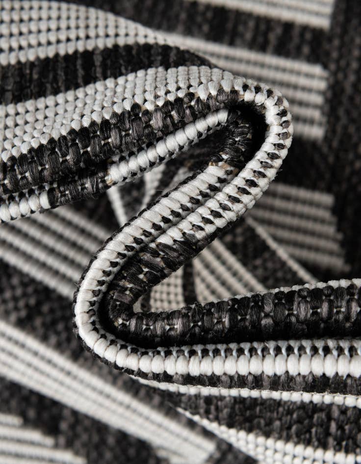 Detail image of  13' x 13'  Washable Modern Indoor / Outdoor Round Rug