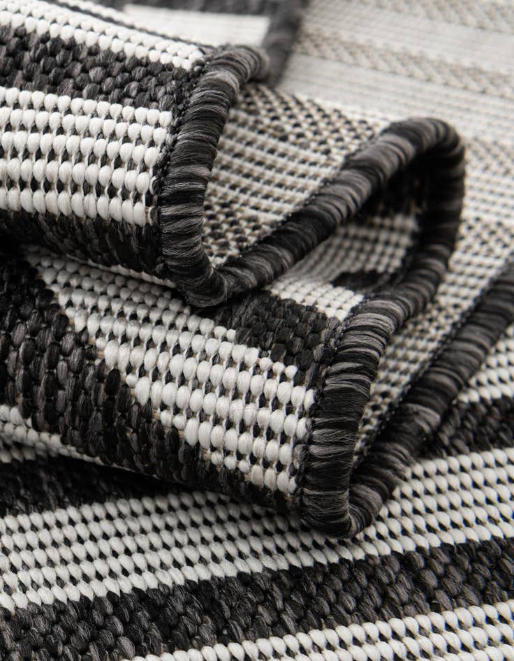 Detail image of  13' x 13'  Washable Modern Indoor / Outdoor Round Rug