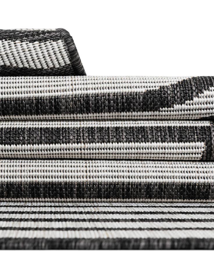 Detail image of  13' x 13'  Washable Modern Indoor / Outdoor Round Rug