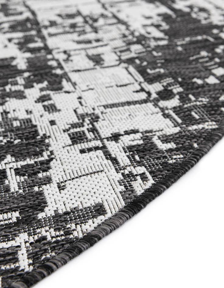 Detail image of  7' 10 x 7' 10  Washable Modern Indoor / Outdoor Round Rug