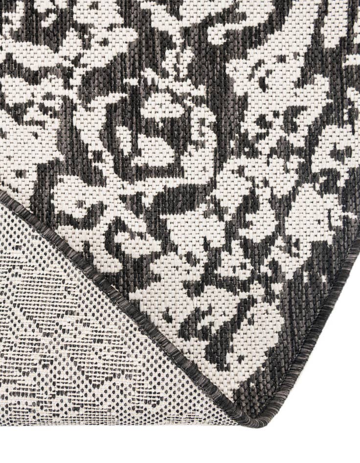 Detail image of  12' x 12'  Washable Traditional Indoor / Outdoor Round Rug