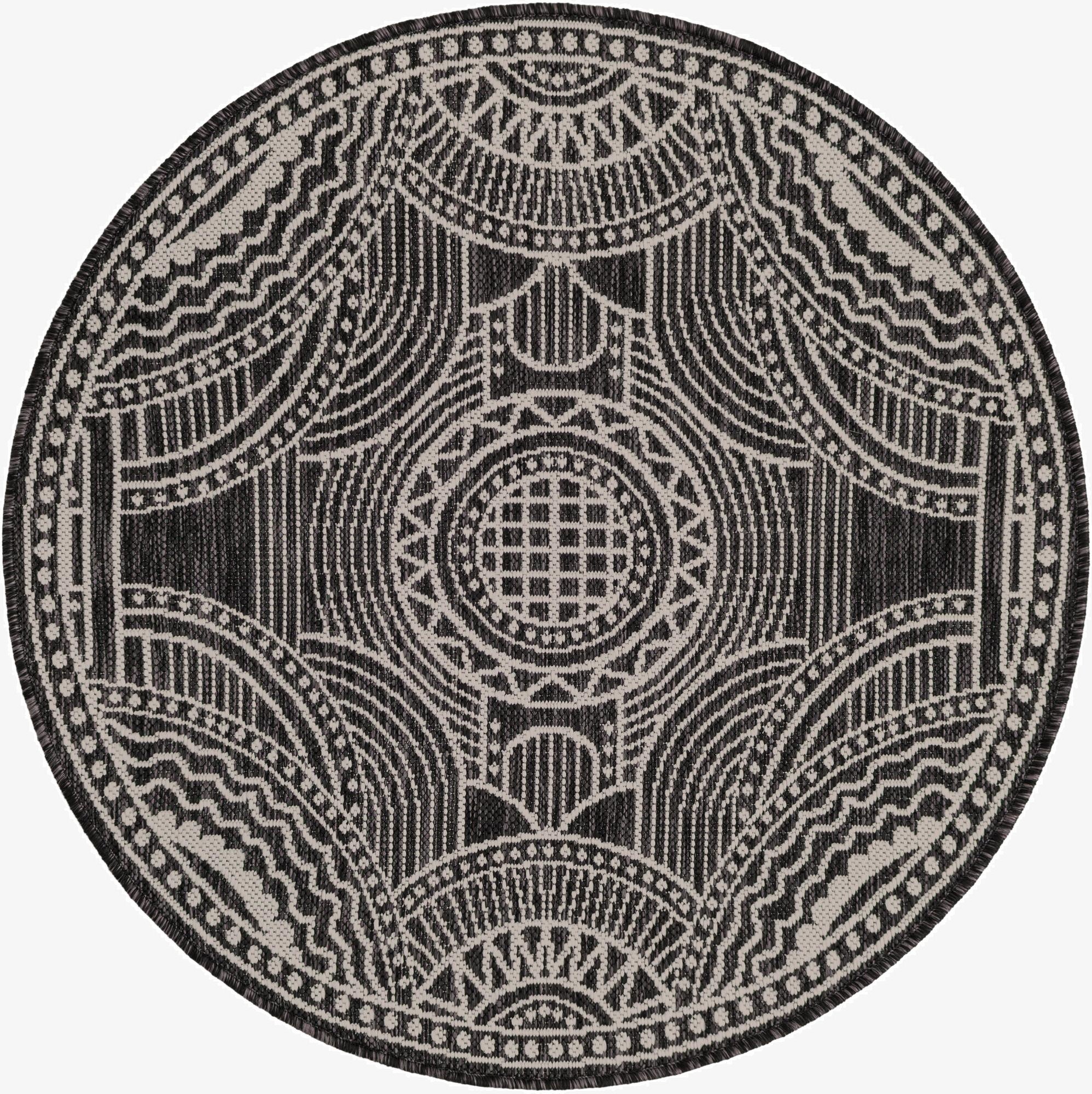  3' 1 x 3' 1  Washable Traditional Indoor / Outdoor Round Rug