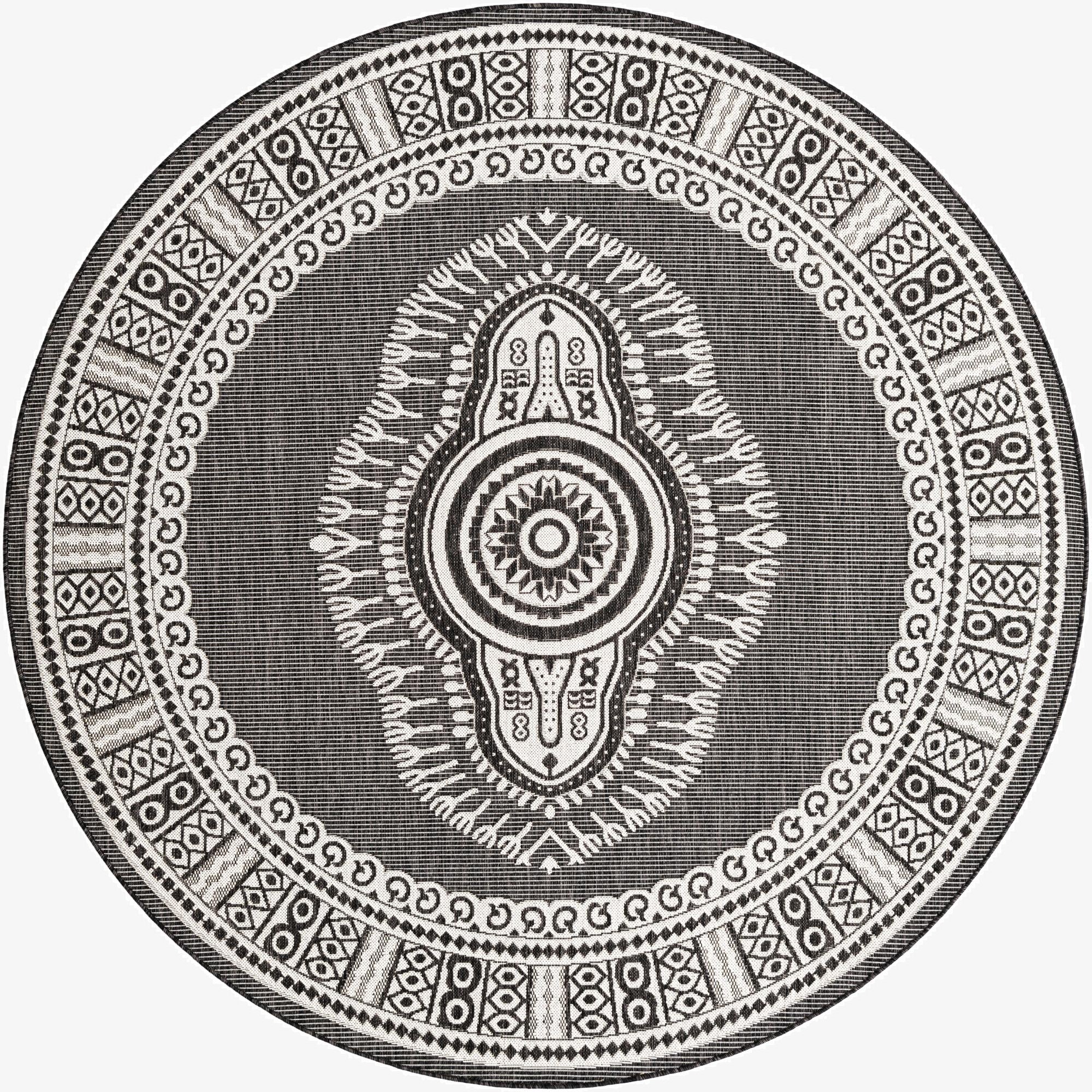  7' 10 x 7' 10  Washable Traditional Indoor / Outdoor Round Rug