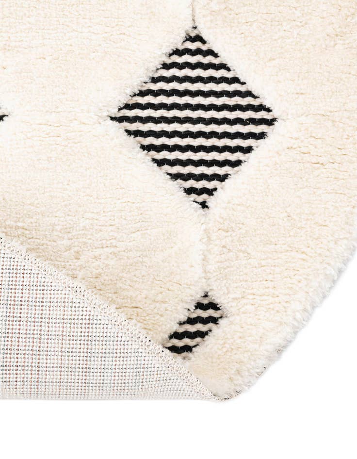 Detail image of  7' 10 x 7' 10 Prismatic Round Rug