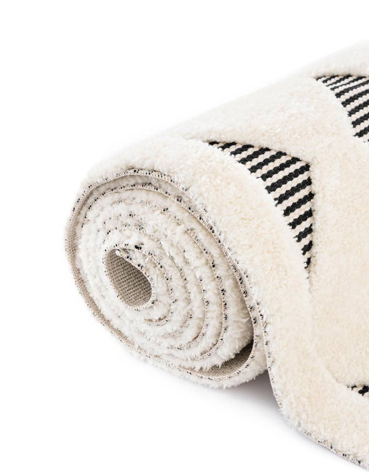 Detail image of  7' 10 x 7' 10 Prismatic Round Rug