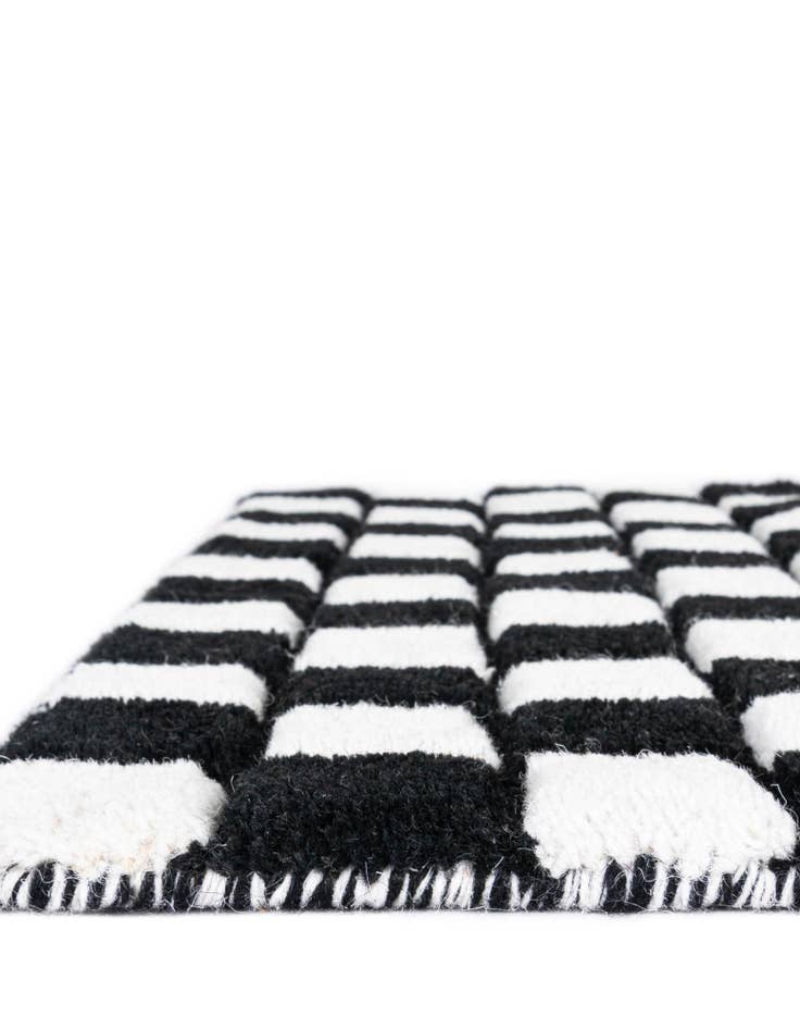 Detail image of  2' 7 x 10' Hand Tufted Wool Runner Rug