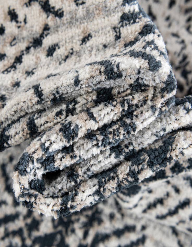 Detail image of  2' x 4' Kamala Washable Runner Rug