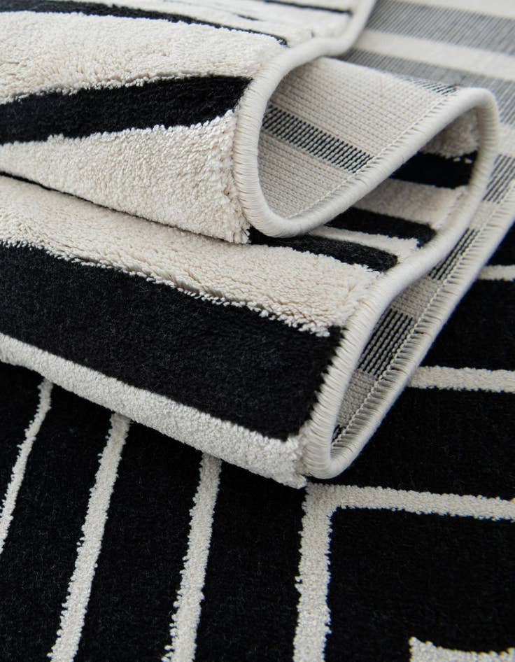 Detail image of  2' 7 x 12' Milano Runner Rug