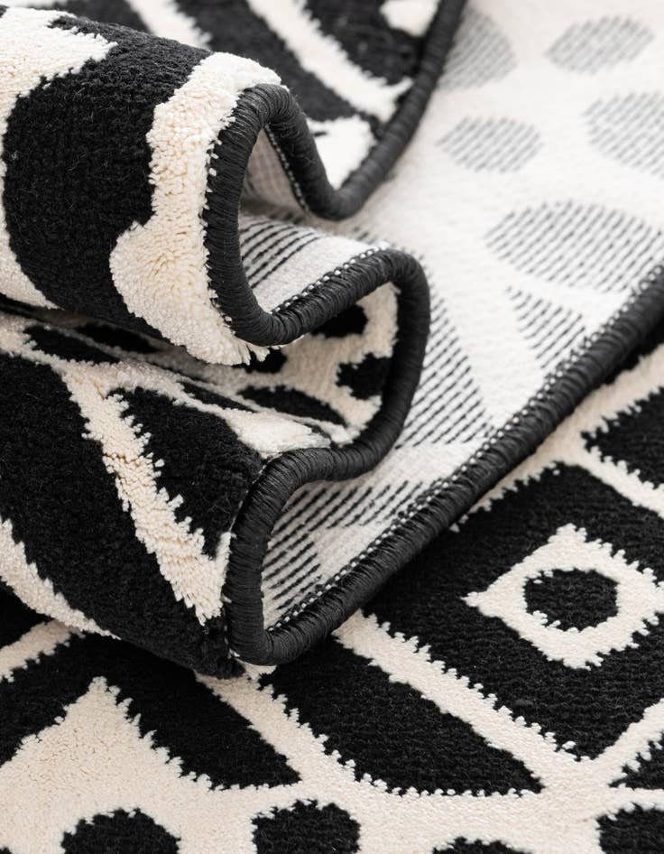 Detail image of  2' 3 x 6' Milano Runner Rug