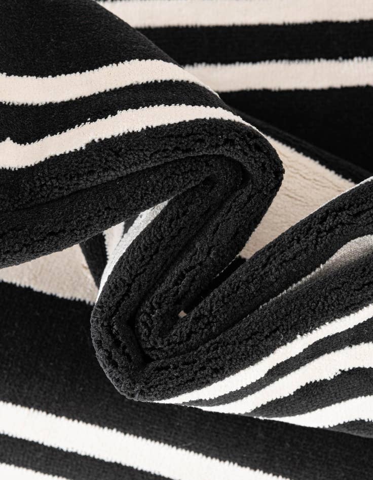 Detail image of  2' 3 x 8' Milano Runner Rug