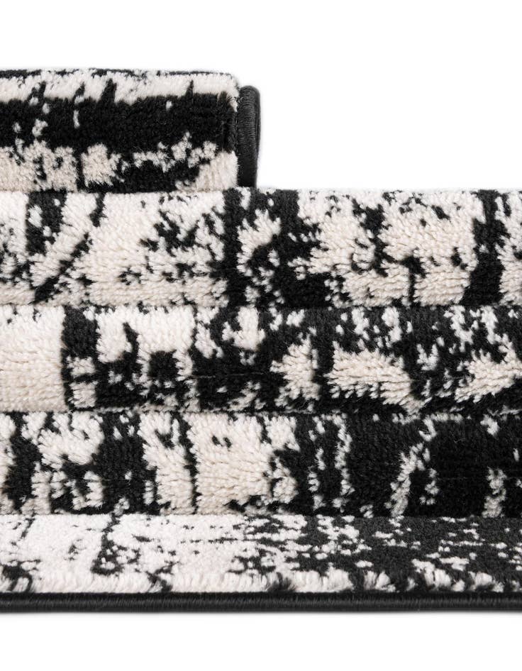 Detail image of  2' x 6' Oregon Runner Rug