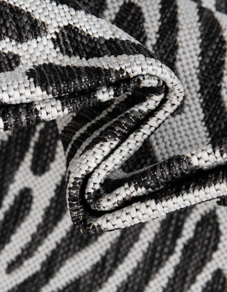 Detail image of  2' x 6'  Washable Modern Indoor / Outdoor Runner Rug