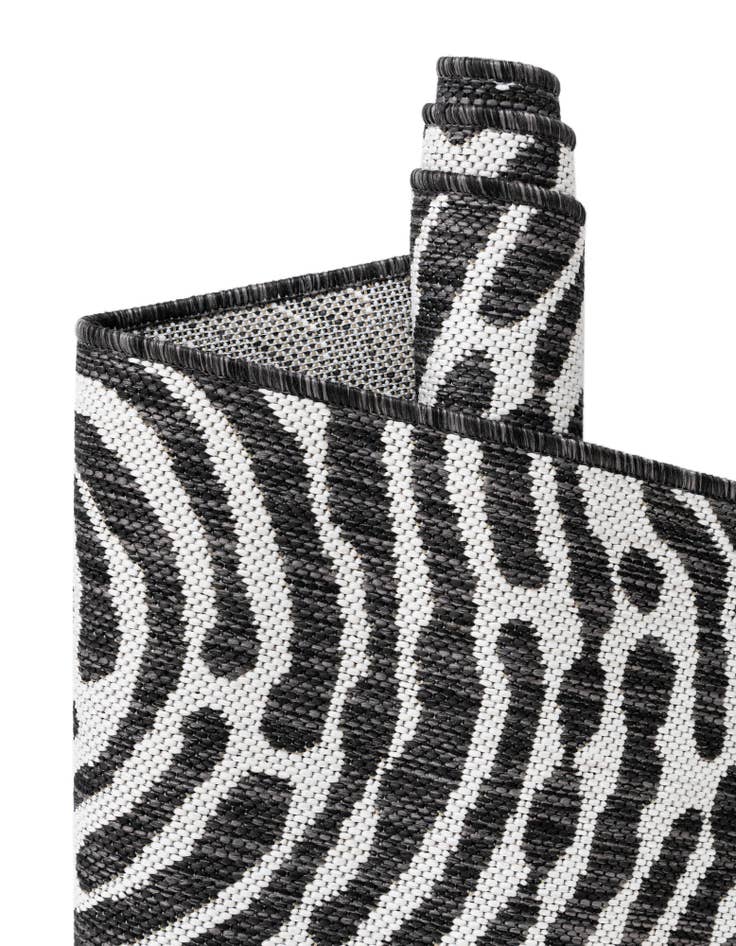 Detail image of  2' x 6'  Washable Modern Indoor / Outdoor Runner Rug