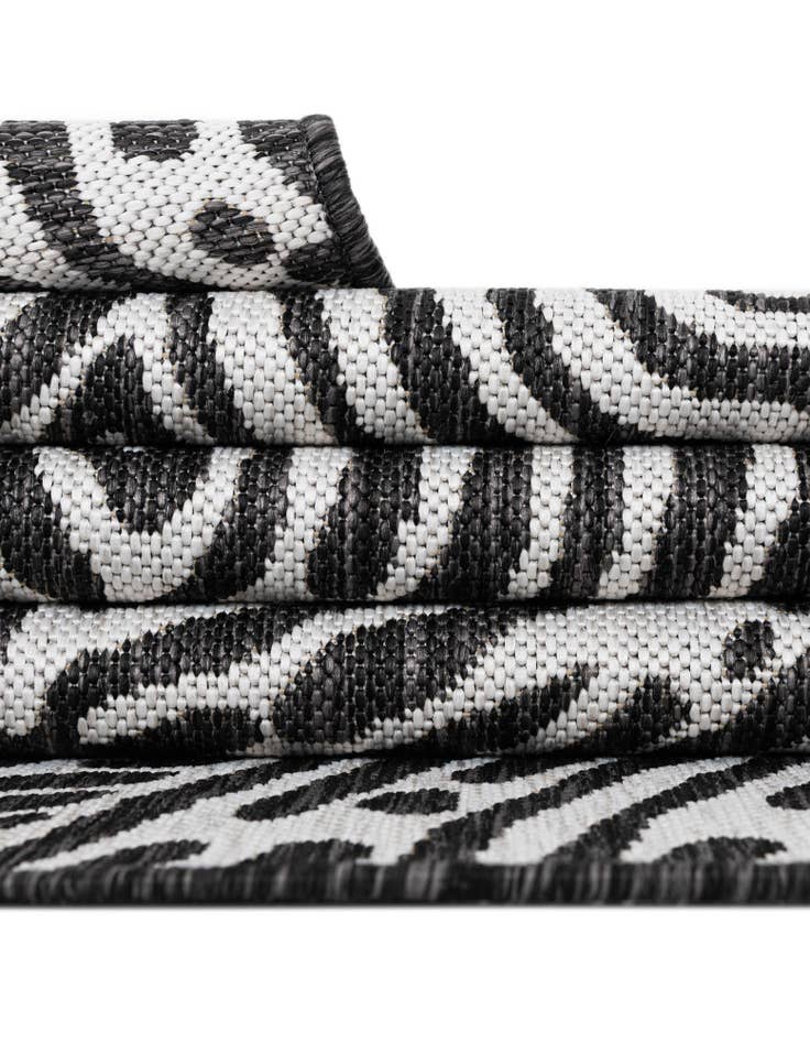 Detail image of  2' x 6'  Washable Modern Indoor / Outdoor Runner Rug