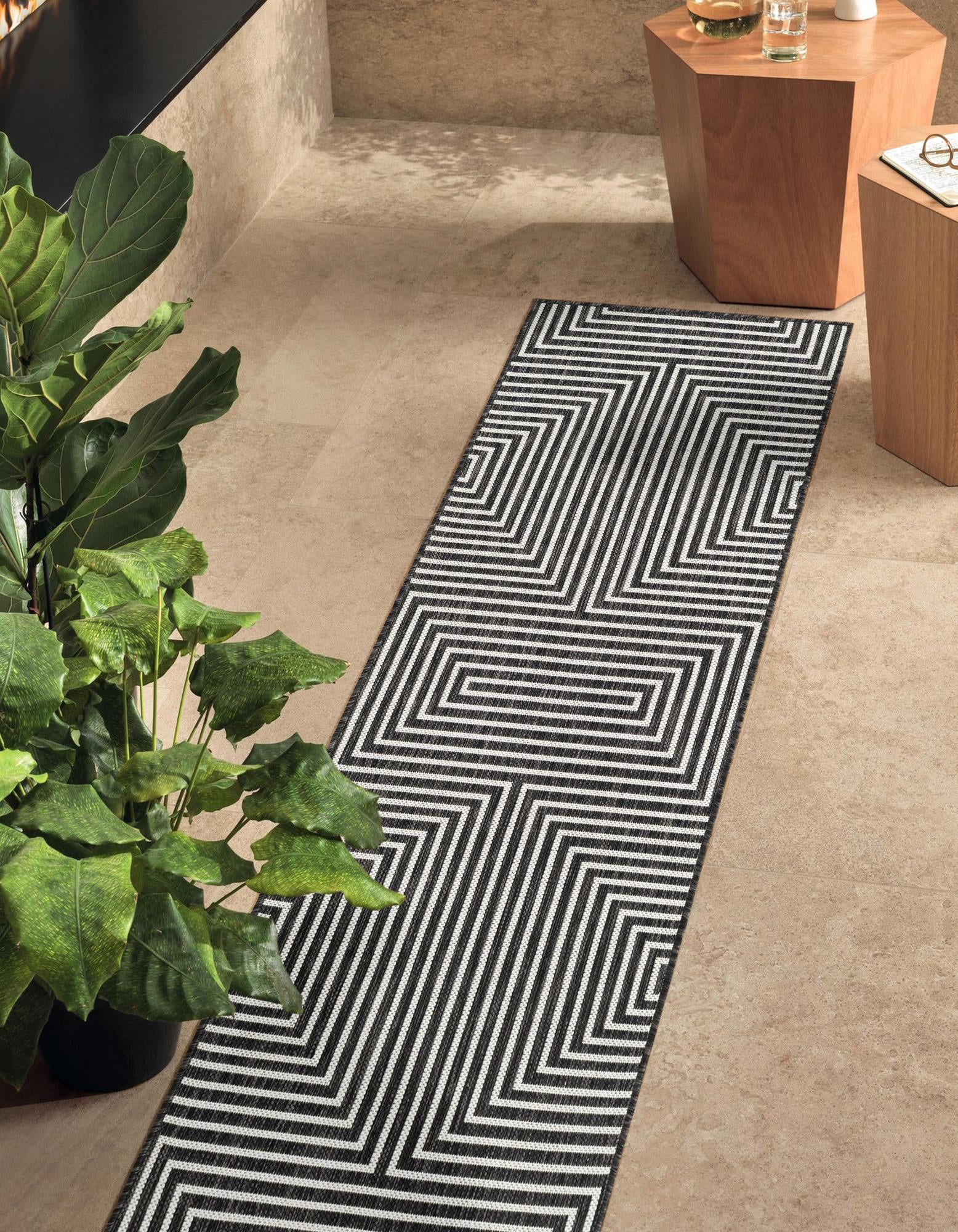 Black and White 2' x 8' Modern Indoor / Outdoor Runner Rug | Rugs.com