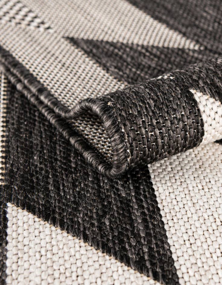 Detail image of  2' x 4'  Washable Modern Indoor / Outdoor Runner Rug