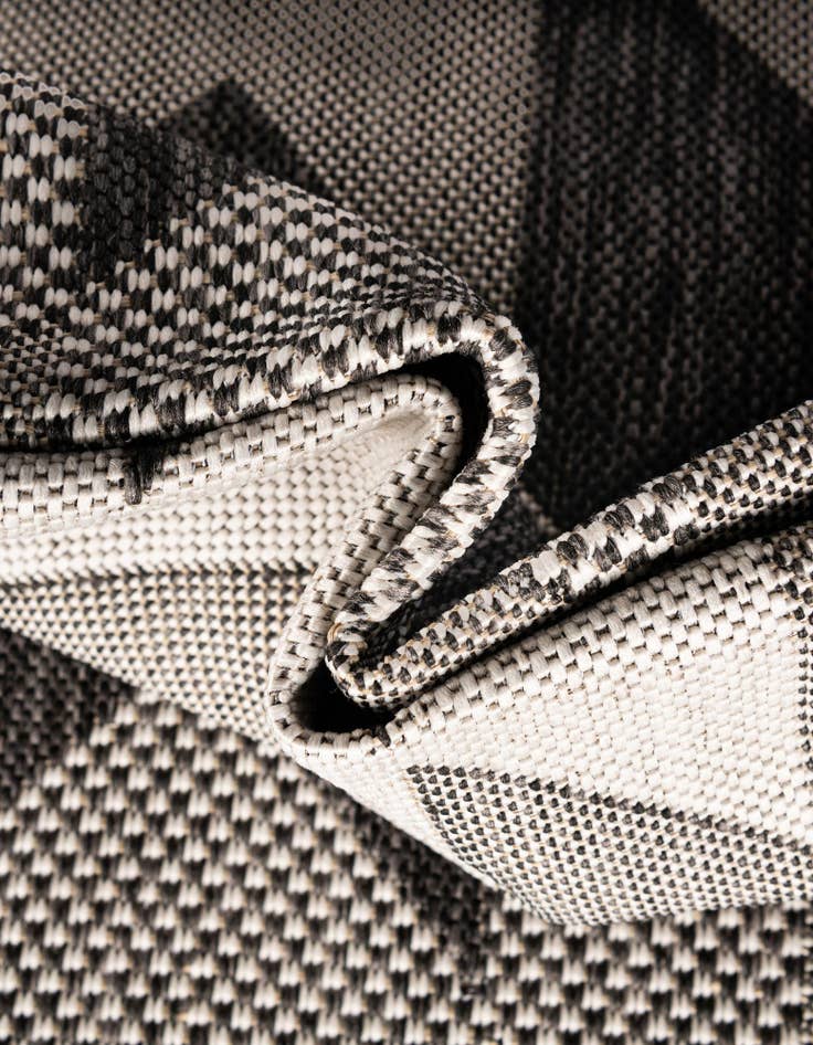 Detail image of  2' x 4'  Washable Modern Indoor / Outdoor Runner Rug