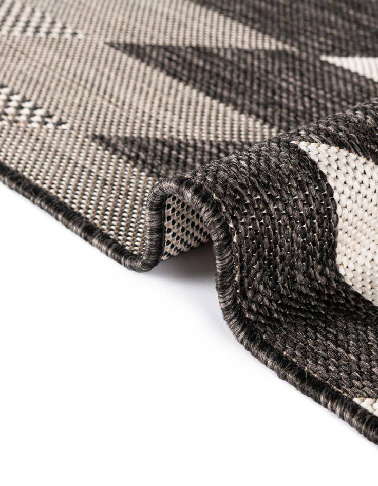 Detail image of  2' x 4'  Washable Modern Indoor / Outdoor Runner Rug