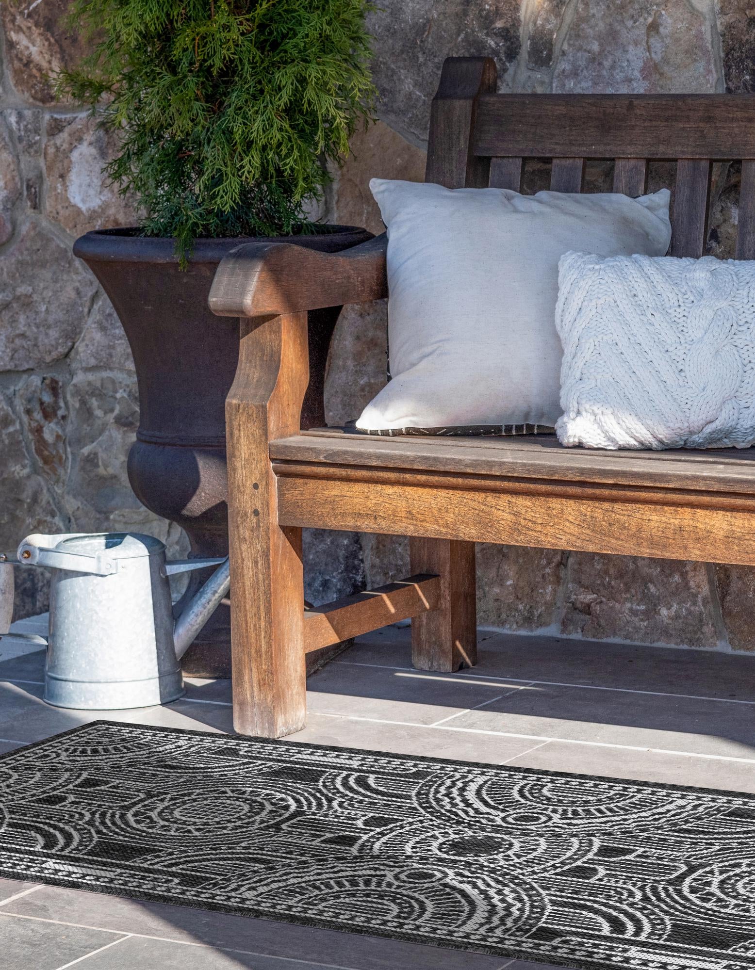 Black and White 2' x 5' 3 Traditional Indoor / Outdoor Runner Rug ...