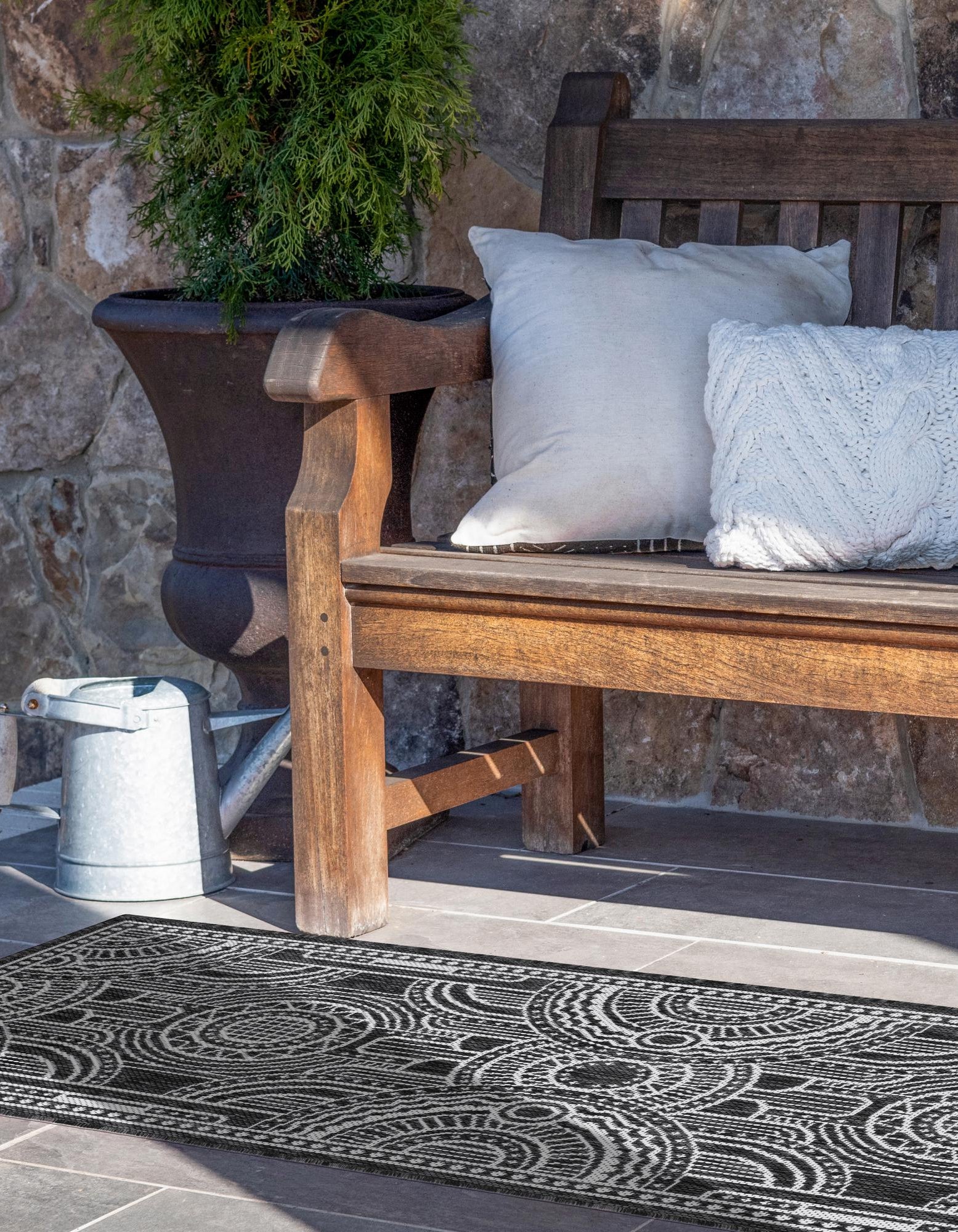 Black and White 2' x 5' 3 Traditional Indoor / Outdoor Runner Rug ...