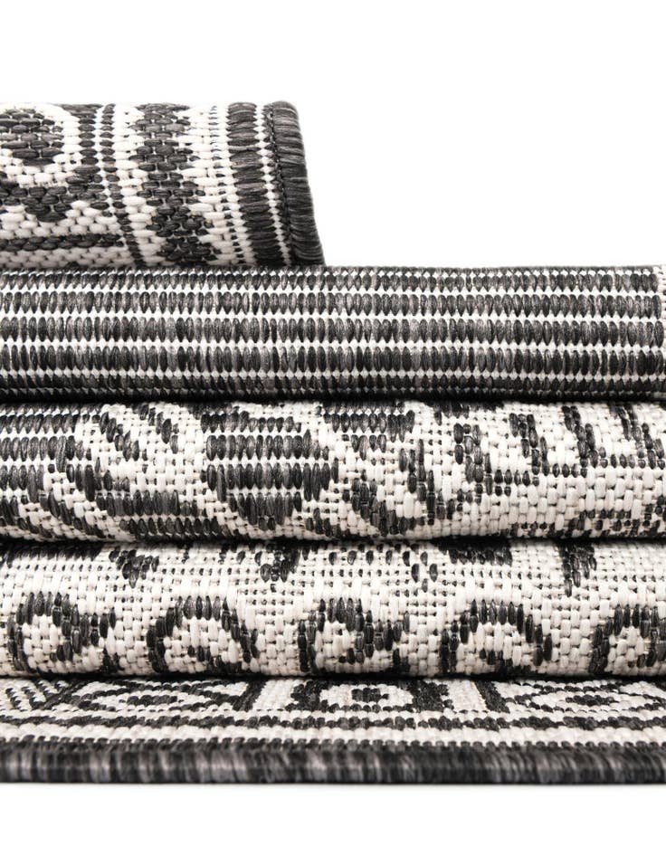 Detail image of  2' x 5' 3  Washable Traditional Indoor / Outdoor Runner Rug