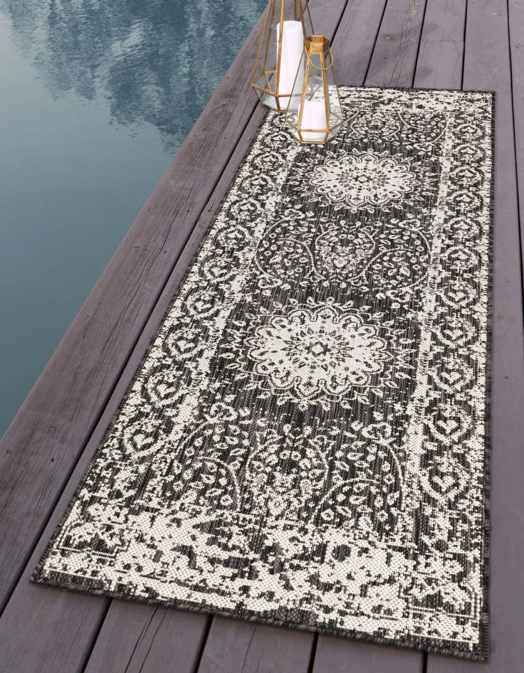 Detail image of  2' x 6'  Washable Traditional Indoor / Outdoor Runner Rug