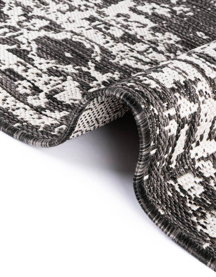 Detail image of  2' x 6'  Washable Traditional Indoor / Outdoor Runner Rug