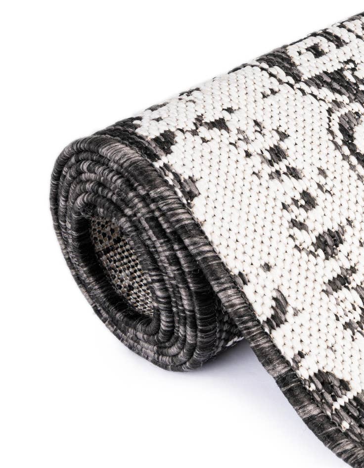 Detail image of  2' x 6'  Washable Traditional Indoor / Outdoor Runner Rug