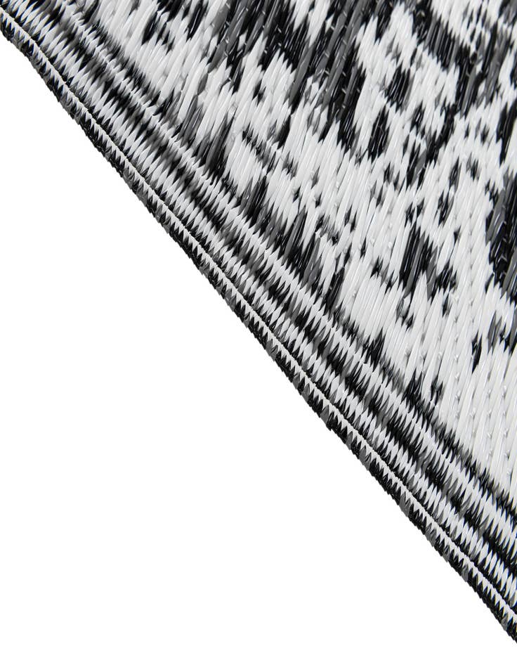 Detail image of  2' x 6' 2  Washable Vista Breeze Indoor / Outdoor Runner Rug