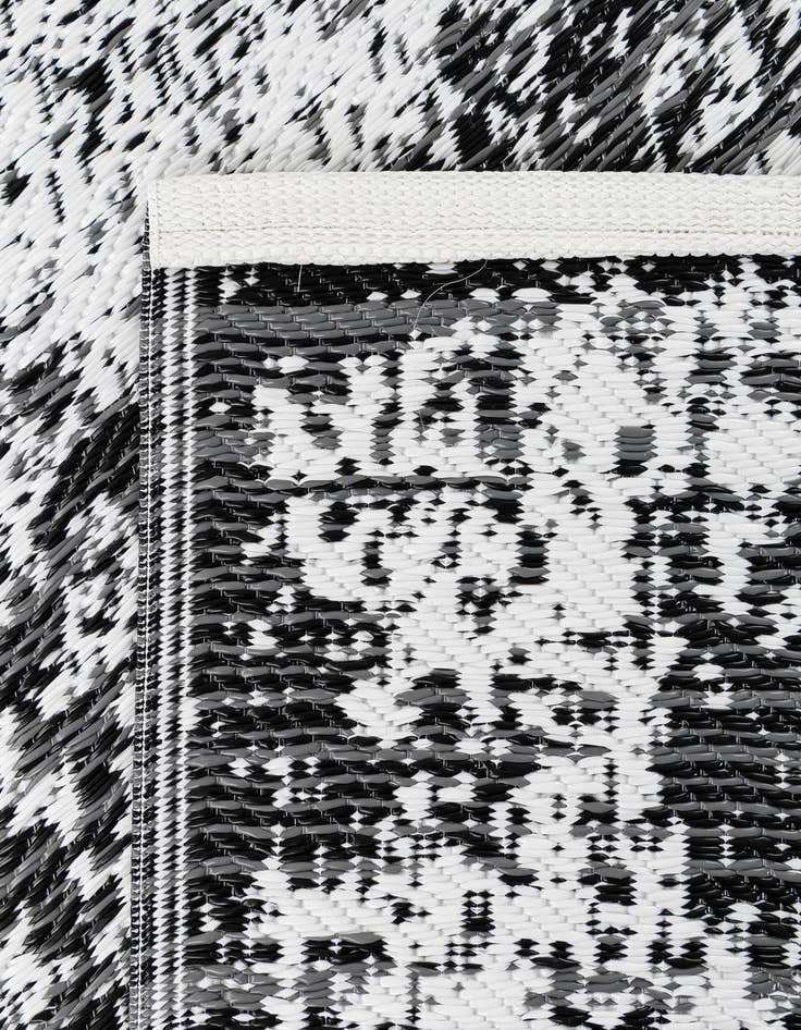 Detail image of  2' x 6' 2  Washable Vista Breeze Indoor / Outdoor Runner Rug