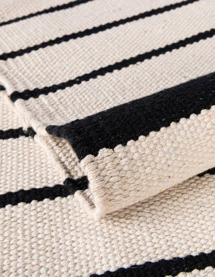 Detail image of  7' 1 x 7' 1  Hand Woven Chindi Cotton Square Rug