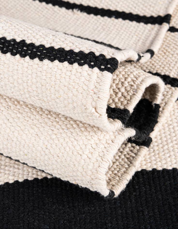 Detail image of  7' 1 x 7' 1  Hand Woven Chindi Cotton Square Rug