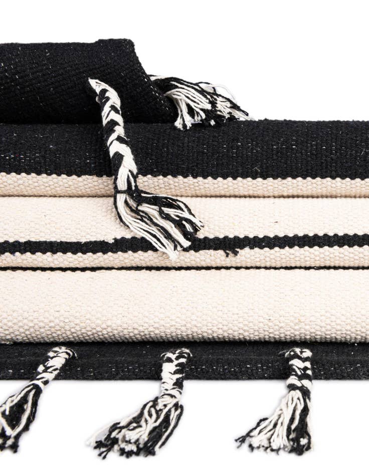 Detail image of  7' 1 x 7' 1  Hand Woven Chindi Cotton Square Rug