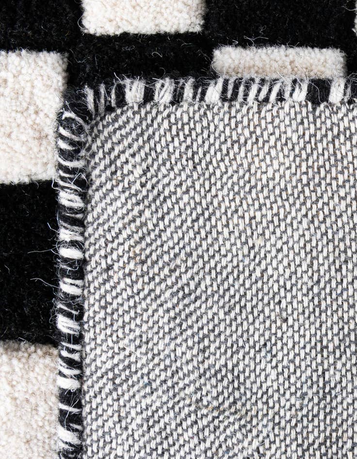 Detail image of  7' 10 x 7' 10 Hand Tufted Wool Square Rug