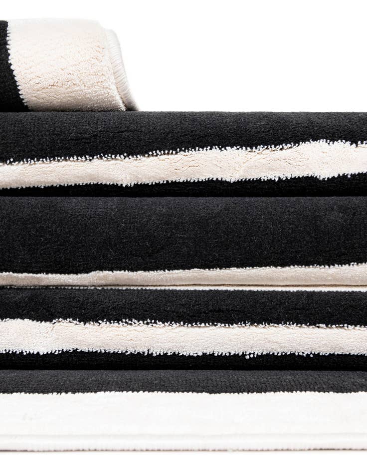 Detail image of  9' 10 x 9' 10 Milano Square Rug