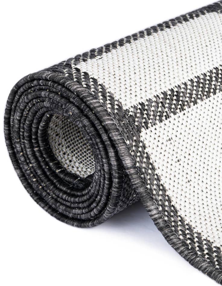 Detail image of  7' 10 x 7' 10  Washable Checkered Indoor / Outdoor Square Rug