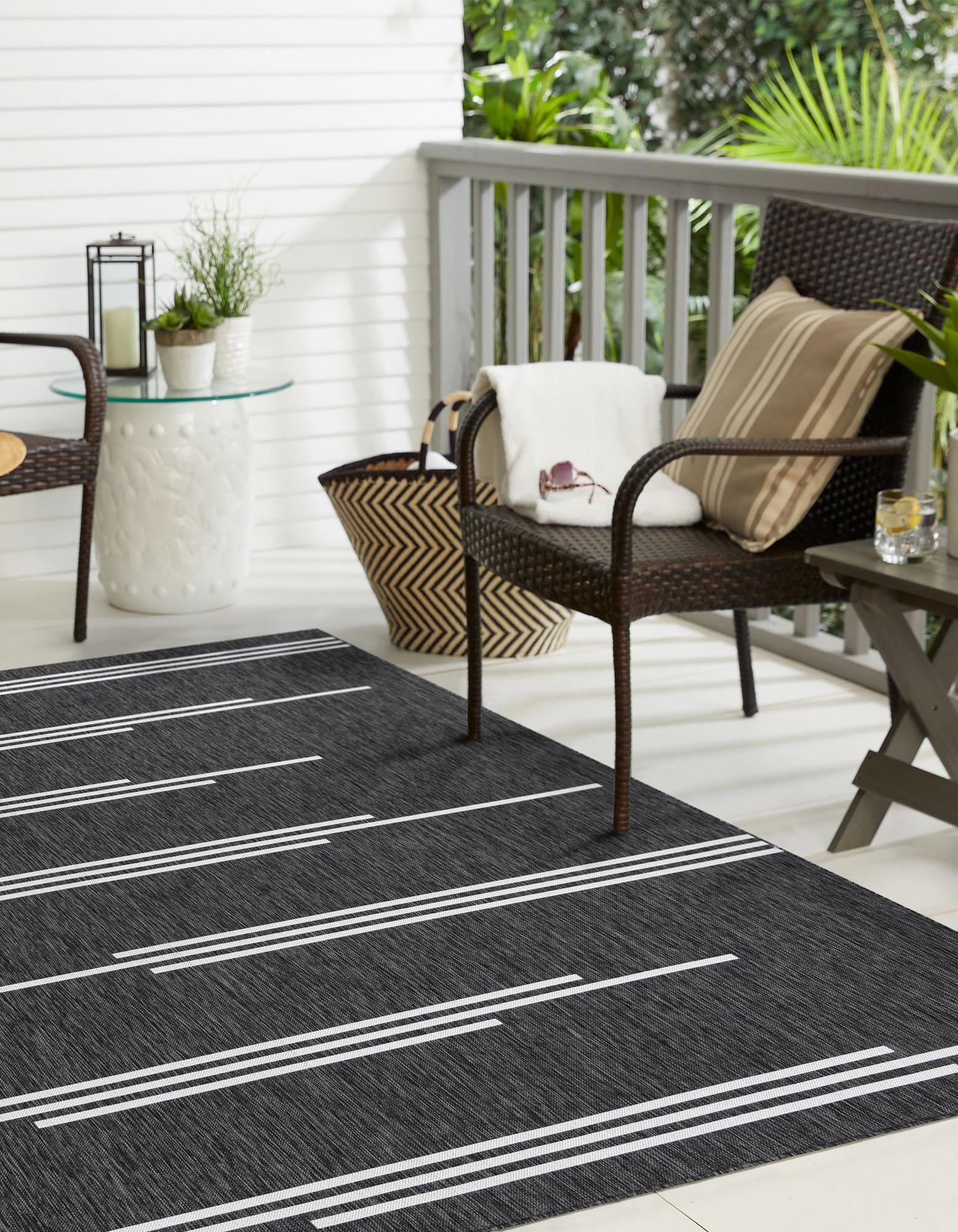 Black and White 10' x 10' Modern Indoor / Outdoor Square Rug | Rugs.com