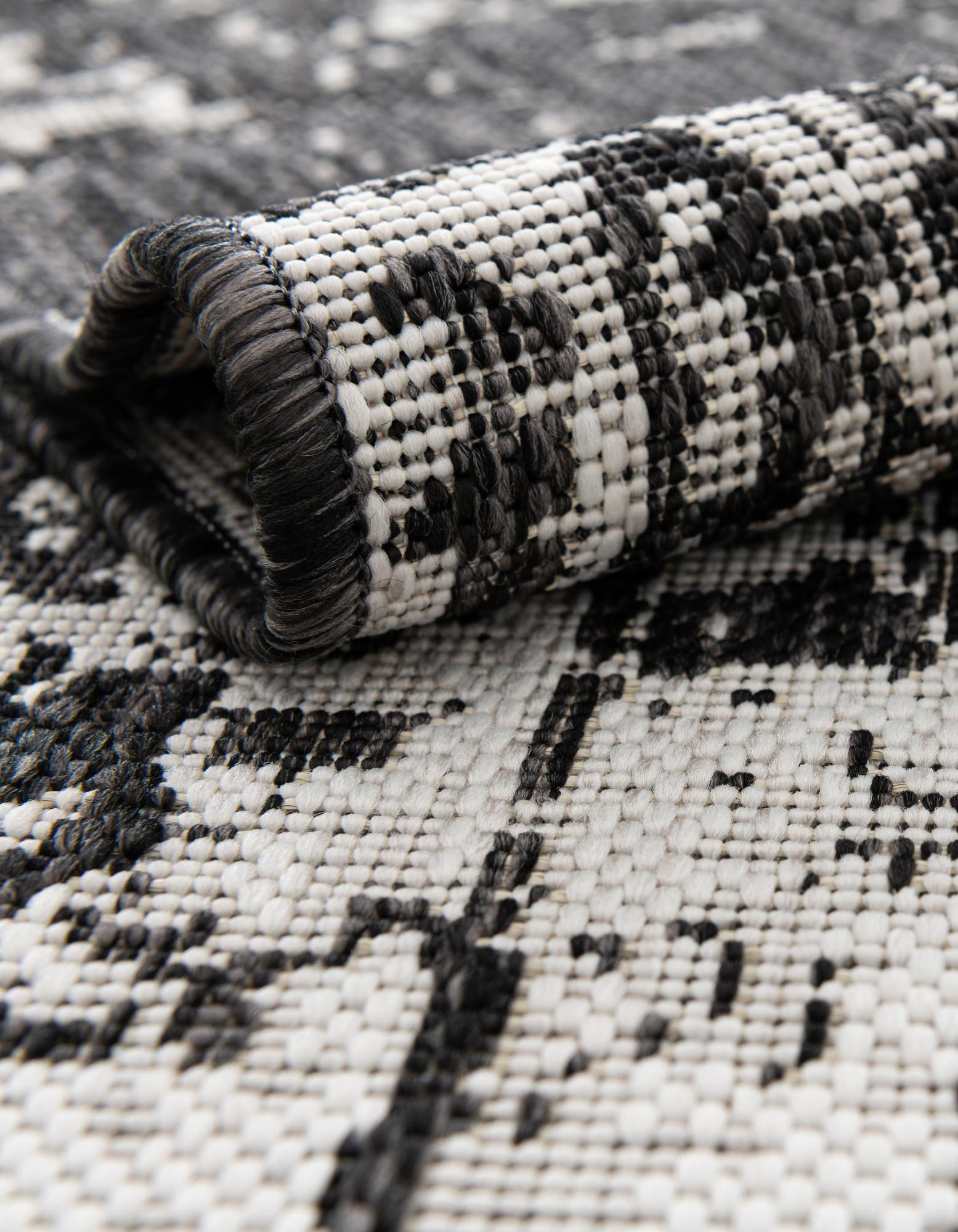 Black and White 7' 10 x 7' 10 Modern Indoor / Outdoor Square Rug | Rugs.com