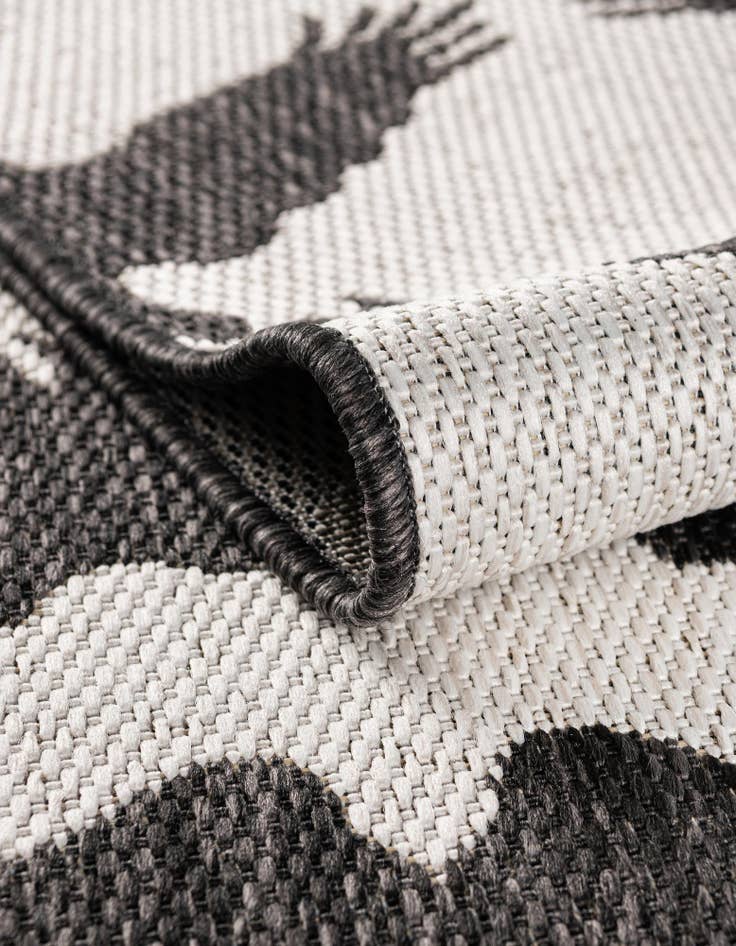 Detail image of  7' 10 x 7' 10  Washable Modern Indoor / Outdoor Square Rug