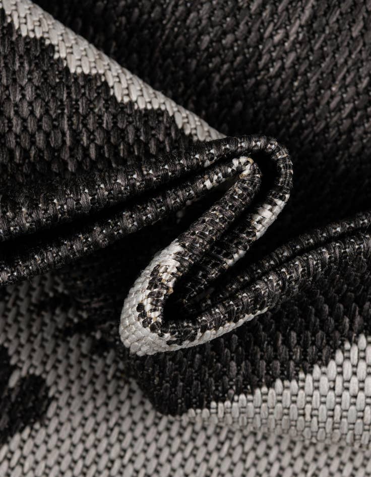 Detail image of  7' 10 x 7' 10  Washable Modern Indoor / Outdoor Square Rug