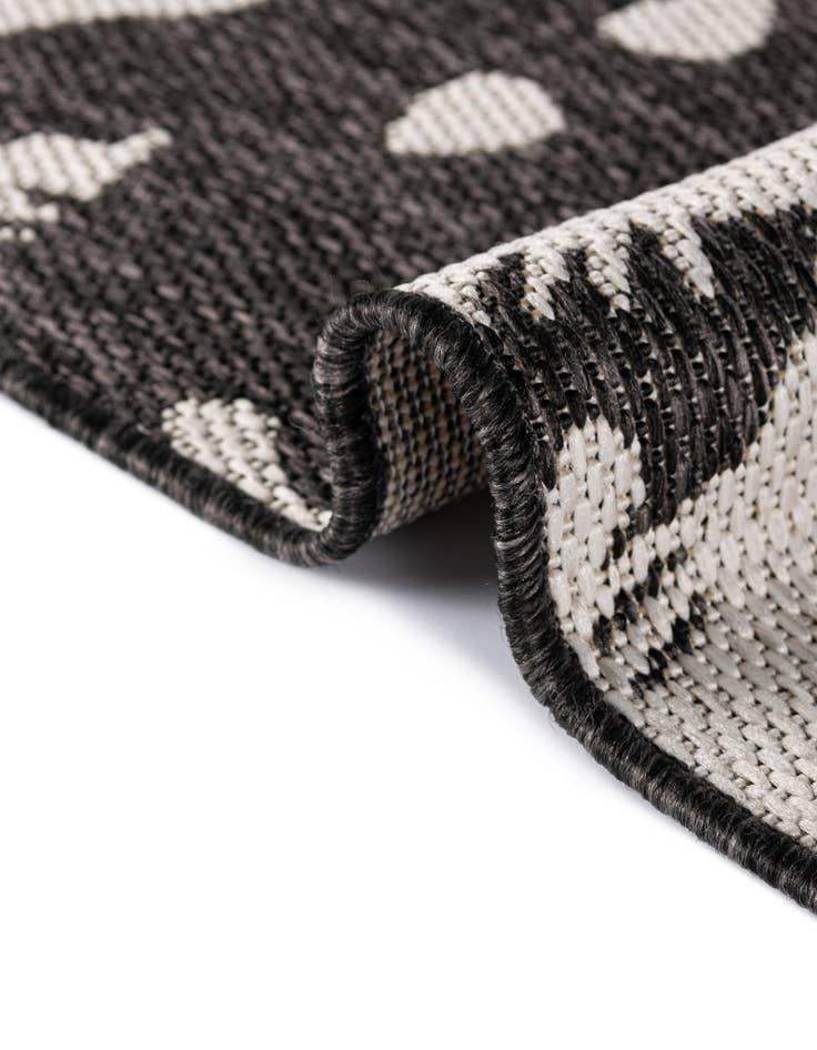 Detail image of  7' 10 x 7' 10  Washable Modern Indoor / Outdoor Square Rug