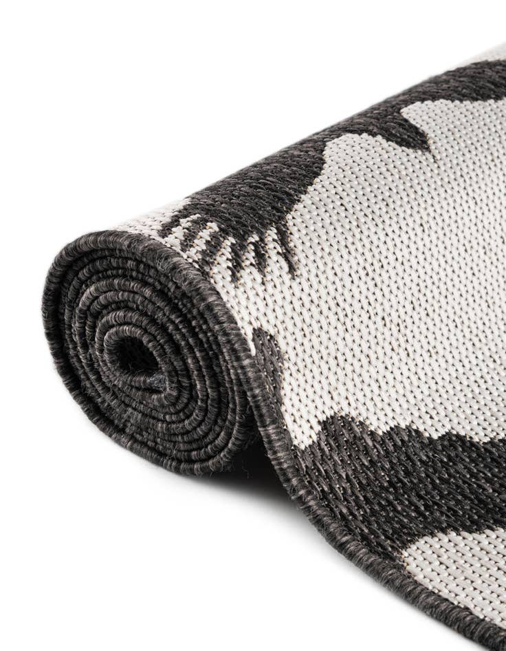 Detail image of  7' 10 x 7' 10  Washable Modern Indoor / Outdoor Square Rug