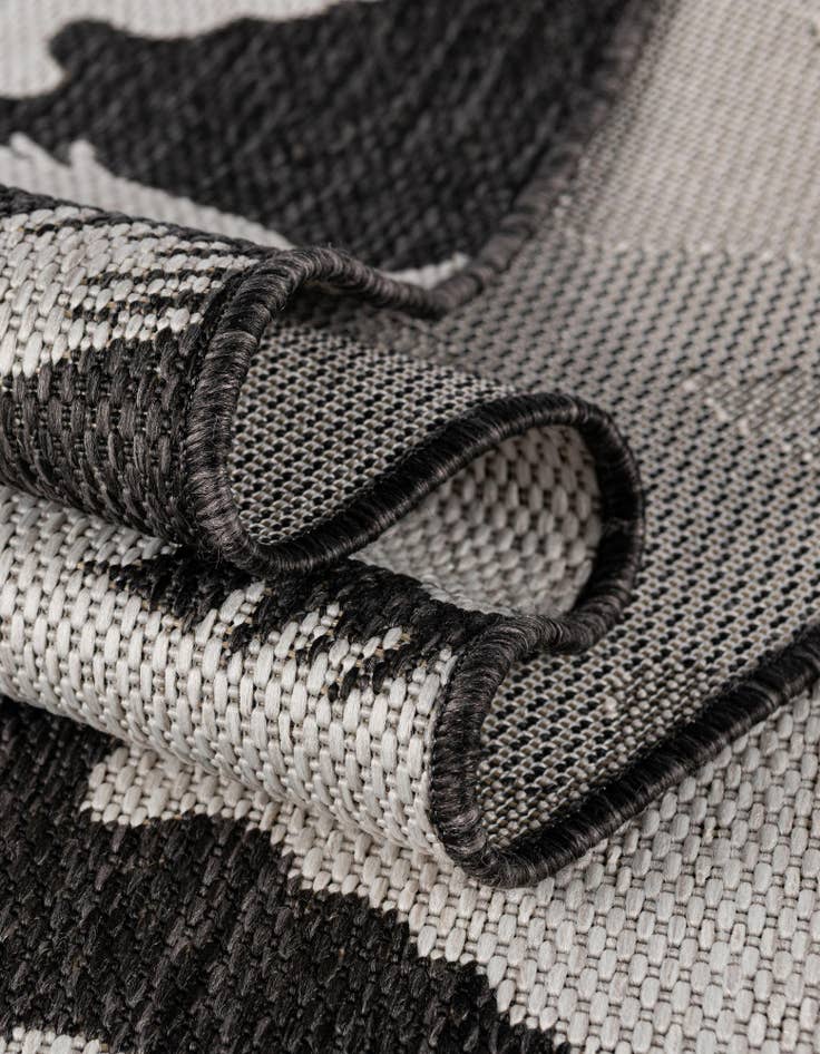 Detail image of  7' 10 x 7' 10  Washable Modern Indoor / Outdoor Square Rug