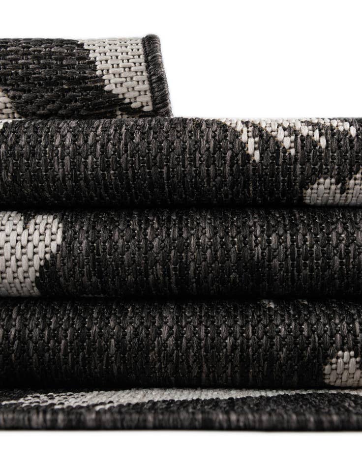 Detail image of  7' 10 x 7' 10  Washable Modern Indoor / Outdoor Square Rug