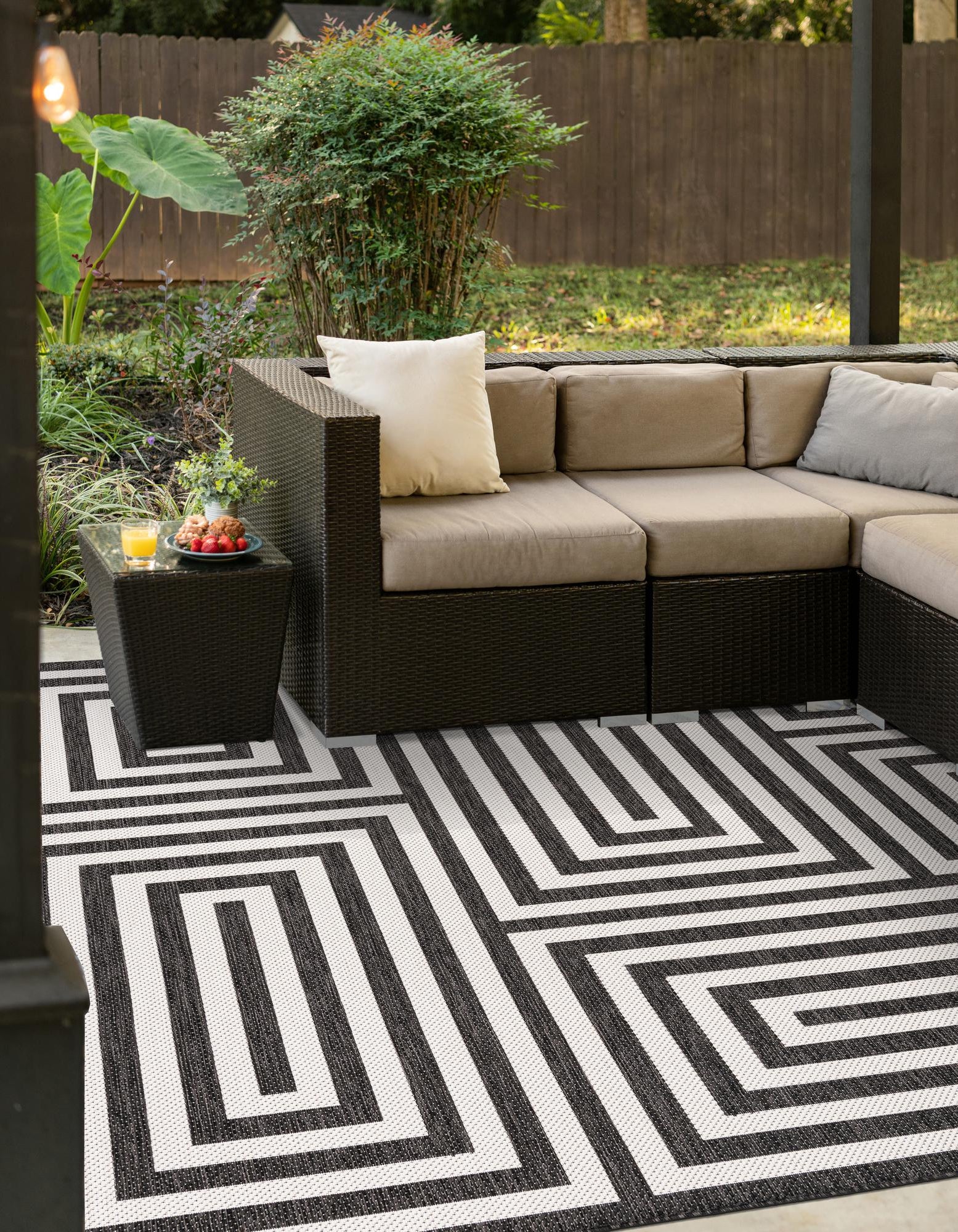 Black and White 7' 10 x 7' 10 Modern Outdoor Square Rug | Rugs.com