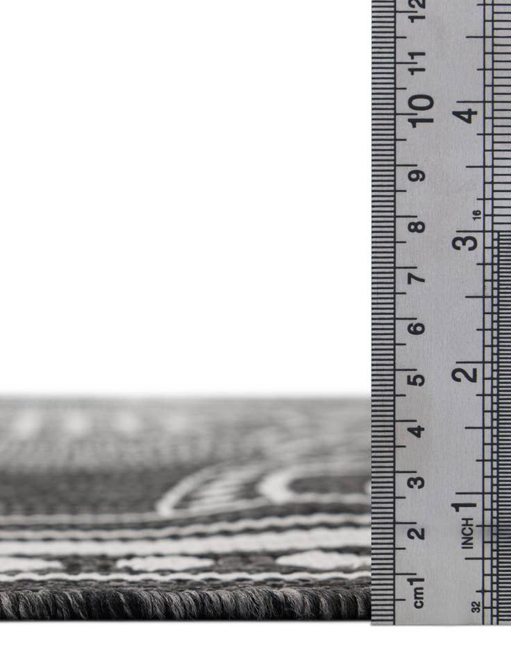 Detail image of  7' 10 x 7' 10  Washable Traditional Indoor / Outdoor Square Rug