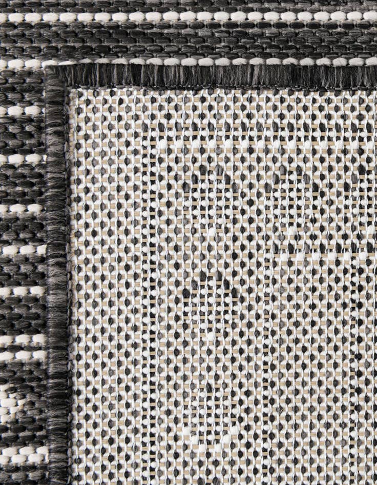 Detail image of  7' 10 x 7' 10  Washable Traditional Indoor / Outdoor Square Rug