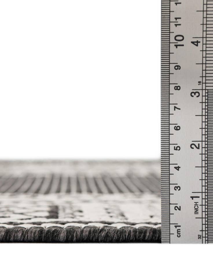 Detail image of  7' 10 x 7' 10  Washable Traditional Indoor / Outdoor Square Rug