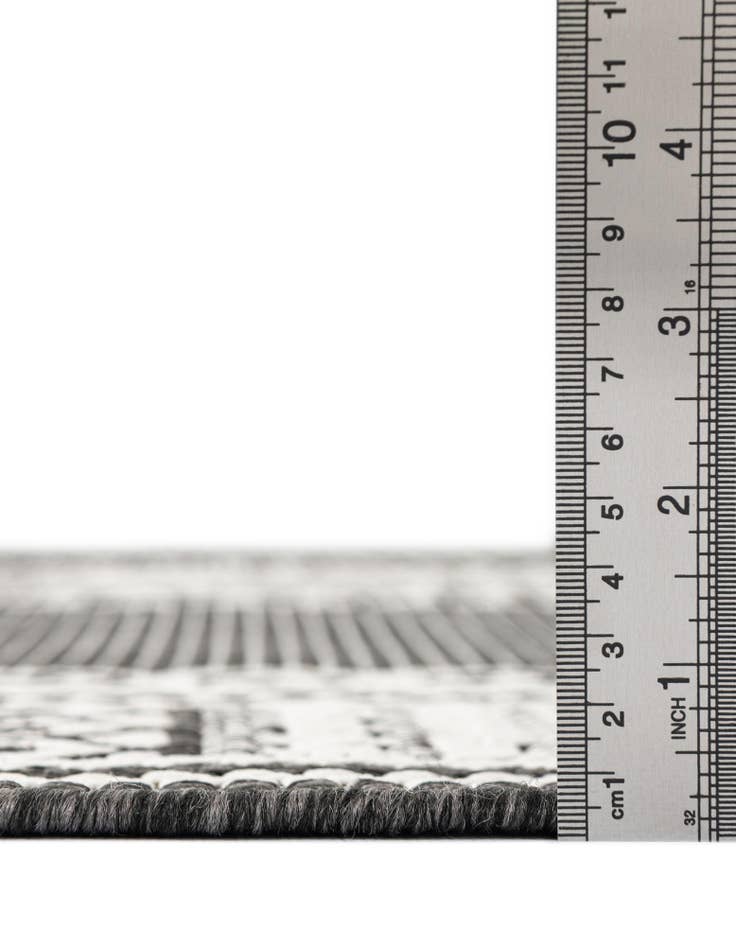 Detail image of  7' 10 x 7' 10  Washable Traditional Indoor / Outdoor Square Rug