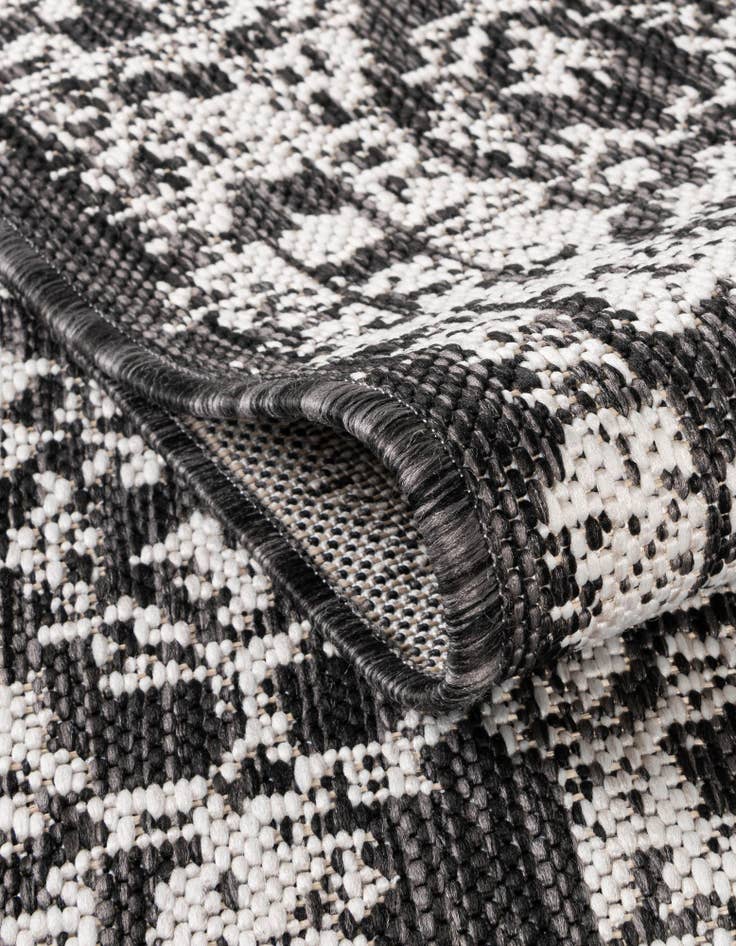 Detail image of  10' x 10'  Washable Traditional Indoor / Outdoor Square Rug